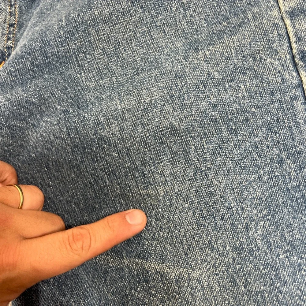 Levis note stains